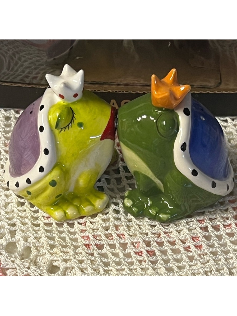 Frog Salt & Pepper Shakers Magnetized Kissing Frogs Ceramic